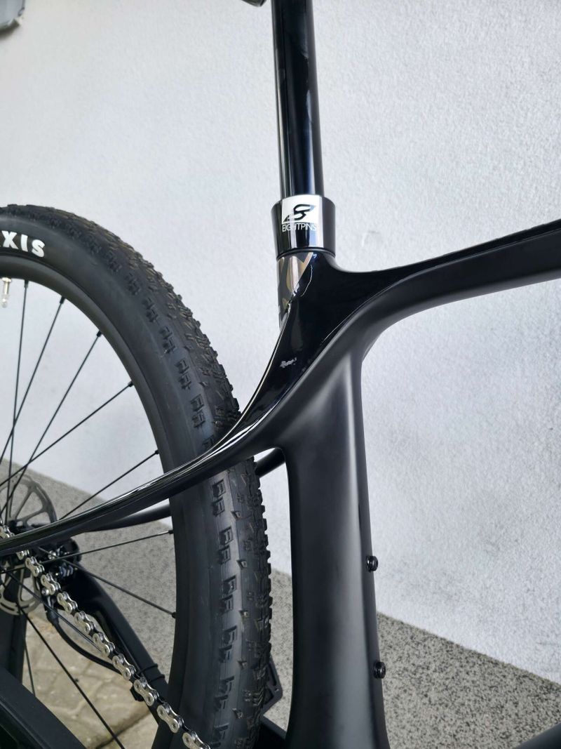 Horské kolo GHOST Lector SF UC Team Replica Black/Rainbow 29″