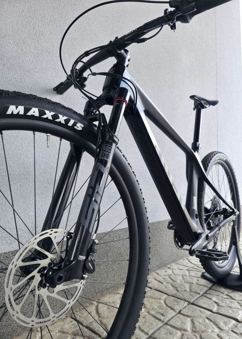 Horské kolo GHOST Lector SF UC Team Replica Black/Rainbow 29″