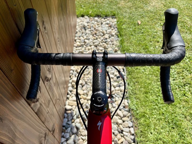 Specialized Tarmac Elite 105 - karbon rám i výplety - vel. 56