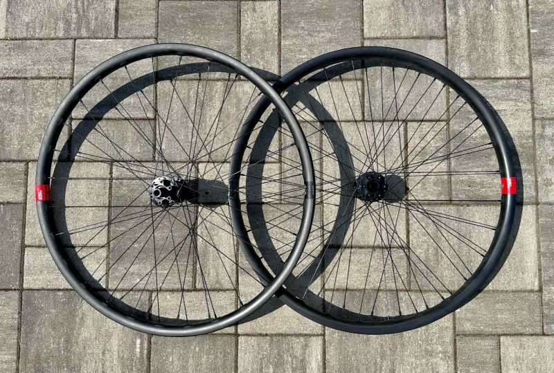 Zapletená 29" MTB karbonová kola Reserve 25