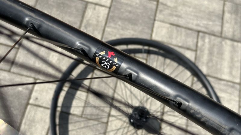 Zapletená 29" MTB karbonová kola Reserve 25