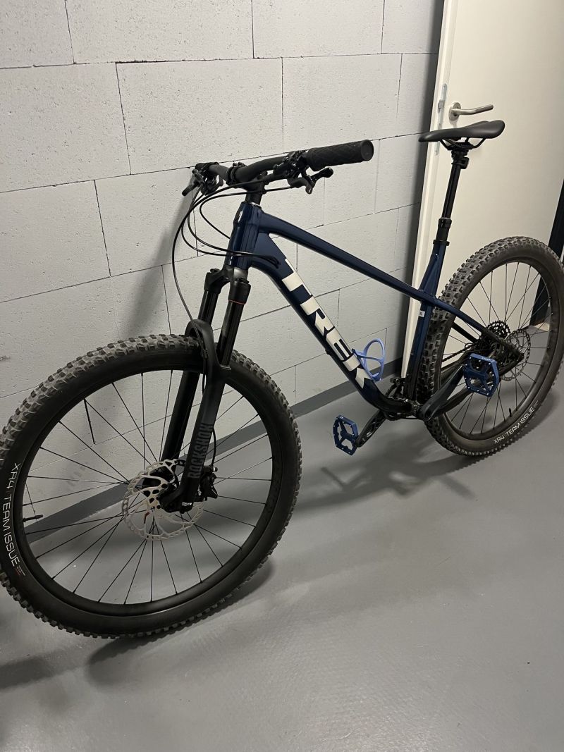 TREK ROSCOE 8 MULSANNE BLUE