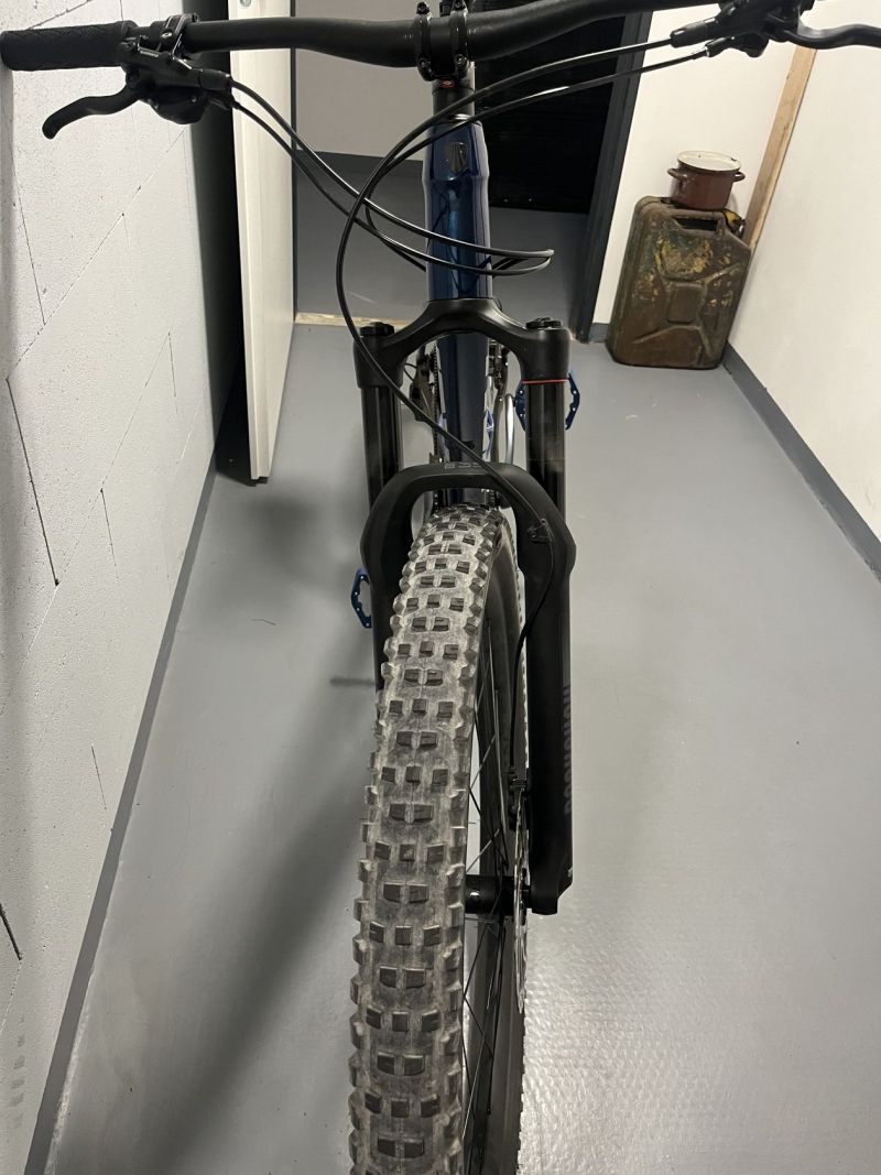 TREK ROSCOE 8 MULSANNE BLUE