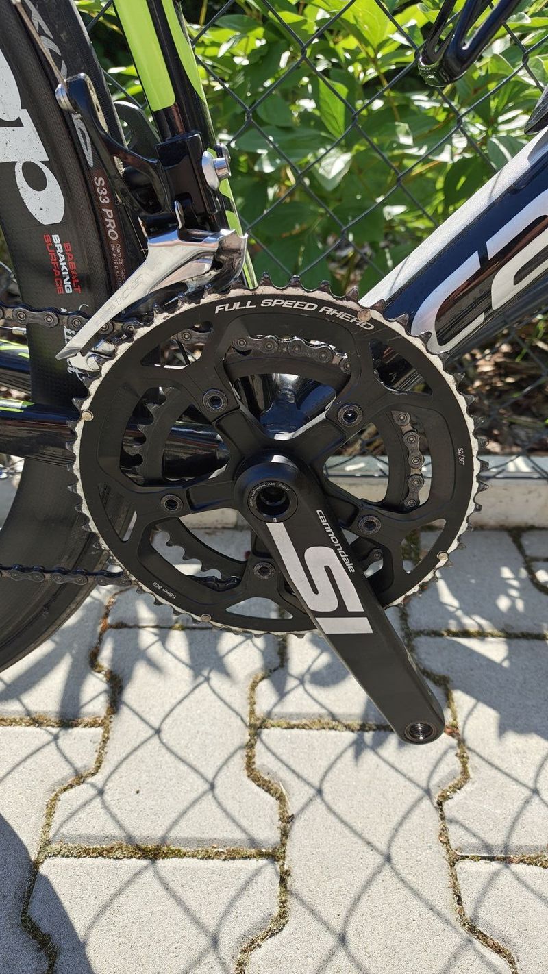 Silniční kolo Cannondale CAAD12 velikost 60 (vhodné od 185 cm), Shimano 105, karbonová kola