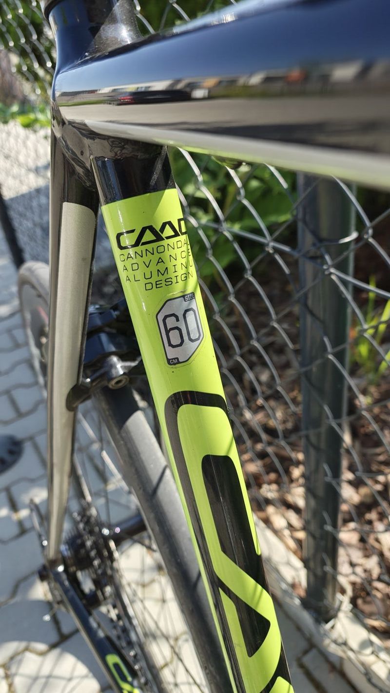 Silniční kolo Cannondale CAAD12 velikost 60 (vhodné od 185 cm), Shimano 105, karbonová kola