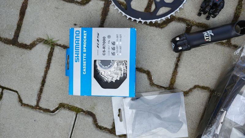 Silniční kolo Cannondale CAAD12 velikost 60 (vhodné od 185 cm), Shimano 105, karbonová kola