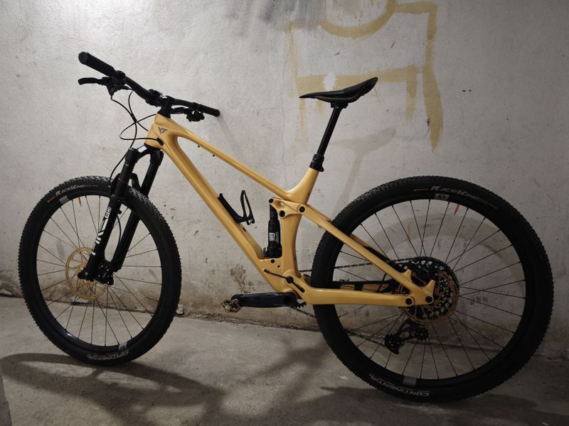 YT Izzo CORE 3 Carbon 29 AXS