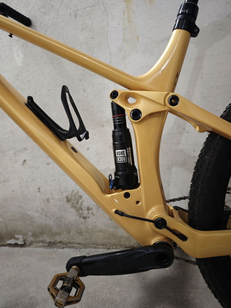 YT Izzo CORE 3 Carbon 29 AXS