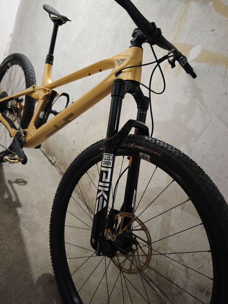 YT Izzo CORE 3 Carbon 29 AXS