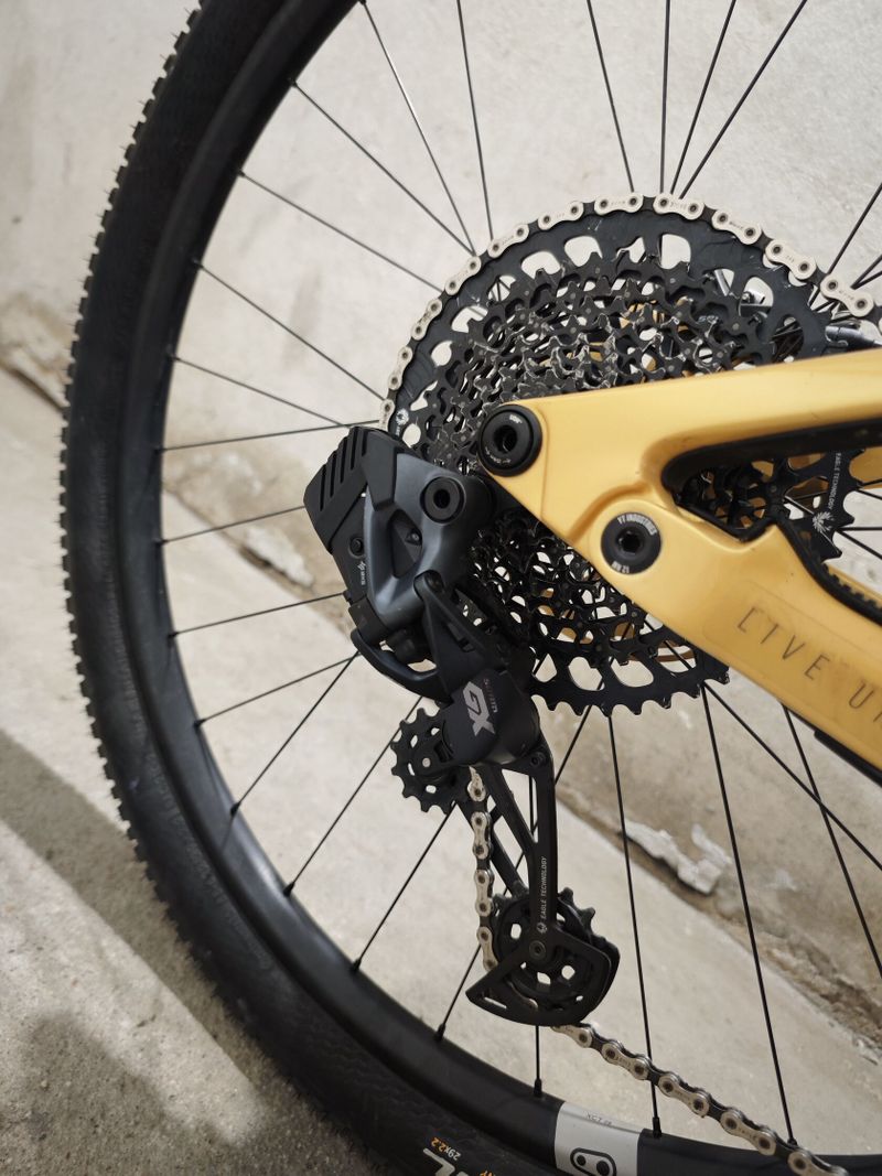 YT Izzo CORE 3 Carbon 29 AXS