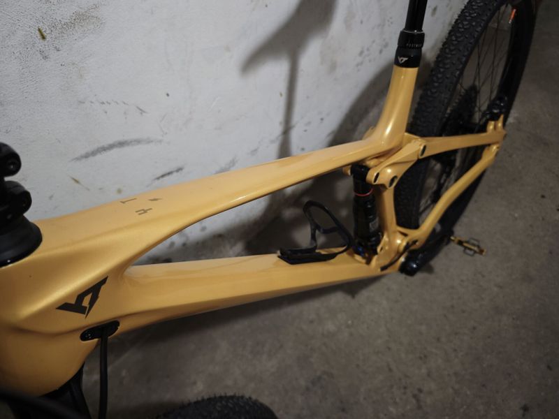 YT Izzo CORE 3 Carbon 29 AXS