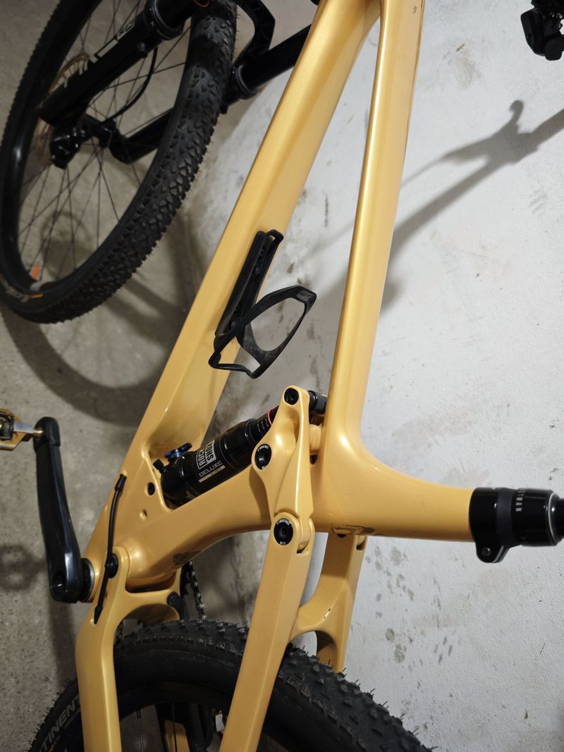 YT Izzo CORE 3 Carbon 29 AXS