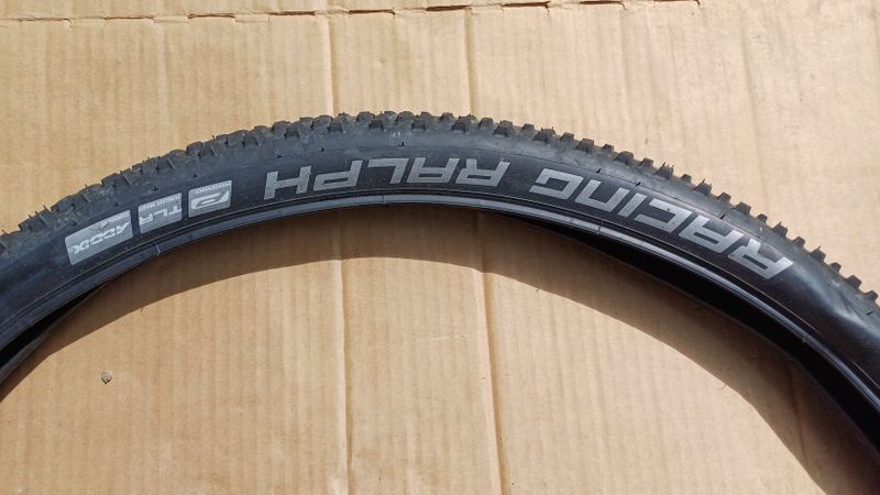 Prodám 2 pláště 29"x 2,25 SCHWALBE RACING RAY a RACING RALPH