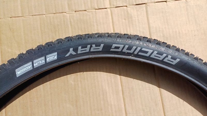 Prodám 2 pláště 29"x 2,25 SCHWALBE RACING RAY a RACING RALPH