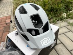 Přilba 100% Altec Fidlock