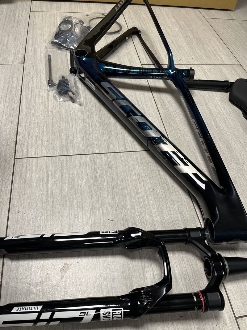 Rámová sada carbon SCOTT SCALE RC SL HMX 2025 velikost S + vidlice + carbon řidítka, sedlo, představ