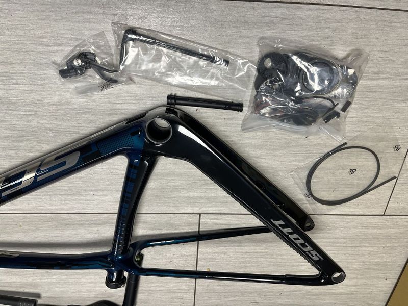 Rámová sada carbon SCOTT SCALE RC SL HMX 2025 velikost S + vidlice + carbon řidítka, sedlo, představ