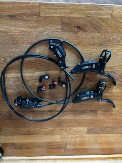 Prodám sadu brzd SRAM DB8 - přední+zadní vč. adapterů