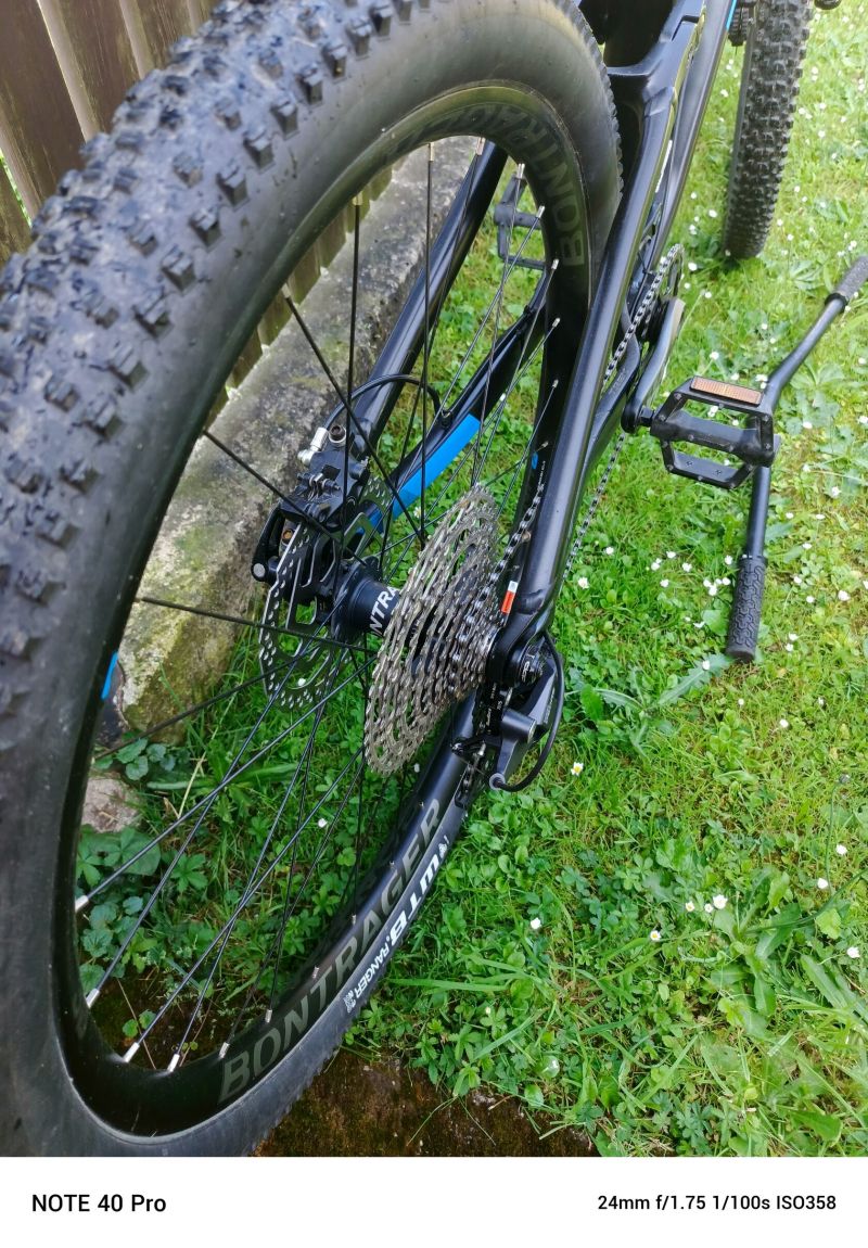 Celoodpružené kolo Trek Fuel Ex 7