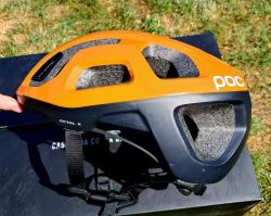 Přilba POC Octal X bez štítku - silnice nebo bike universální v top stavu