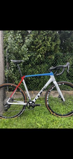 Cyklokrosové kolo CUBE CROSS RACE C:62 SL
