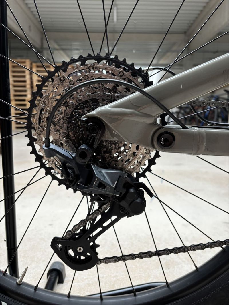 Lehký e-trailbike Cannondale Habit NEO 2