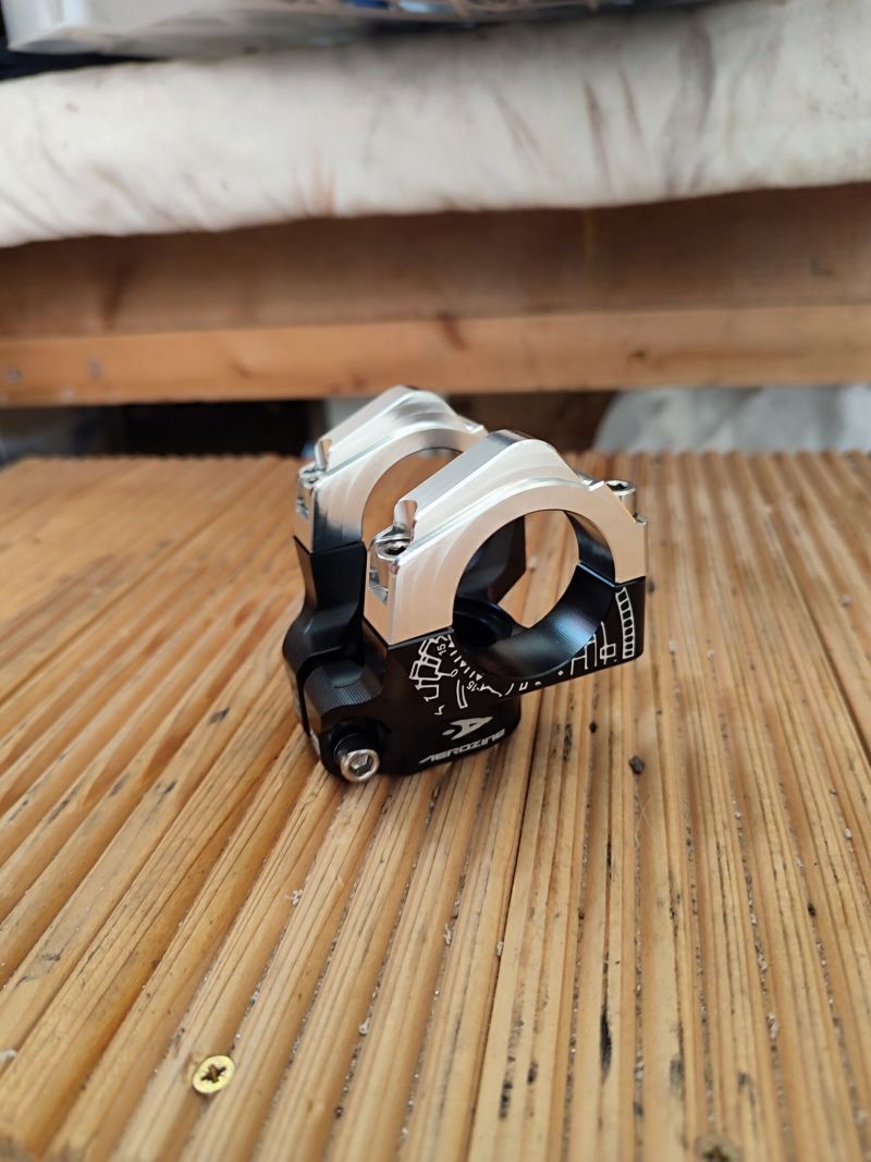 Predstavec Aerozine XNC 10mm / 31,8mm + packeta Zdarma
