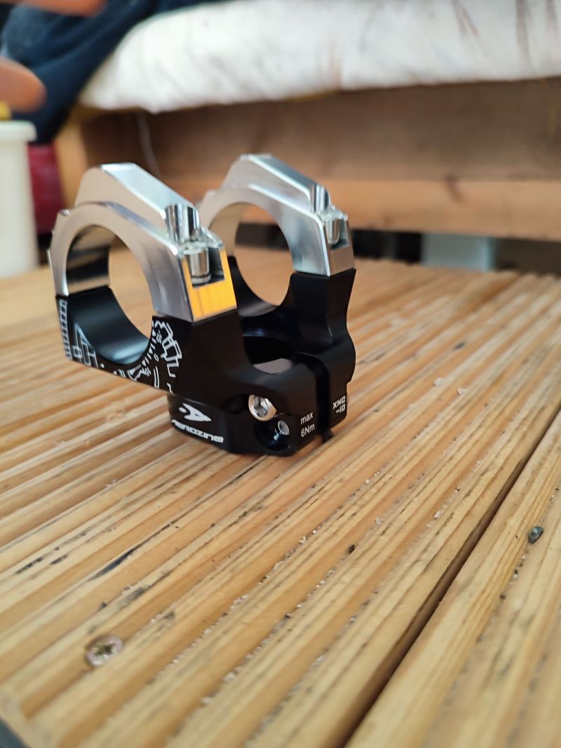 Predstavec Aerozine XNC 10mm / 31,8mm + packeta Zdarma