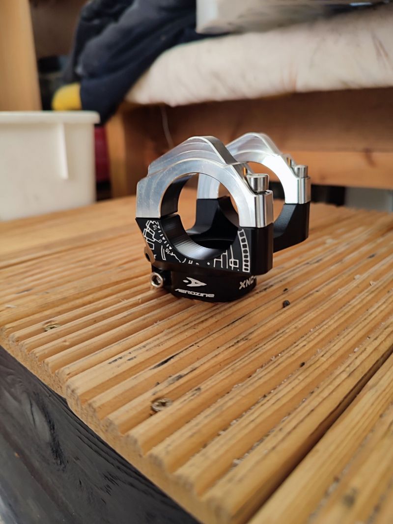 Predstavec Aerozine XNC 10mm / 31,8mm + packeta Zdarma