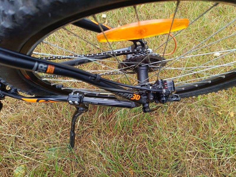 Kellys Viper 30 vel. 17,5ˇ Black/orange, 3x8 , mech.diskové brzdy -velmi dobrý stav 