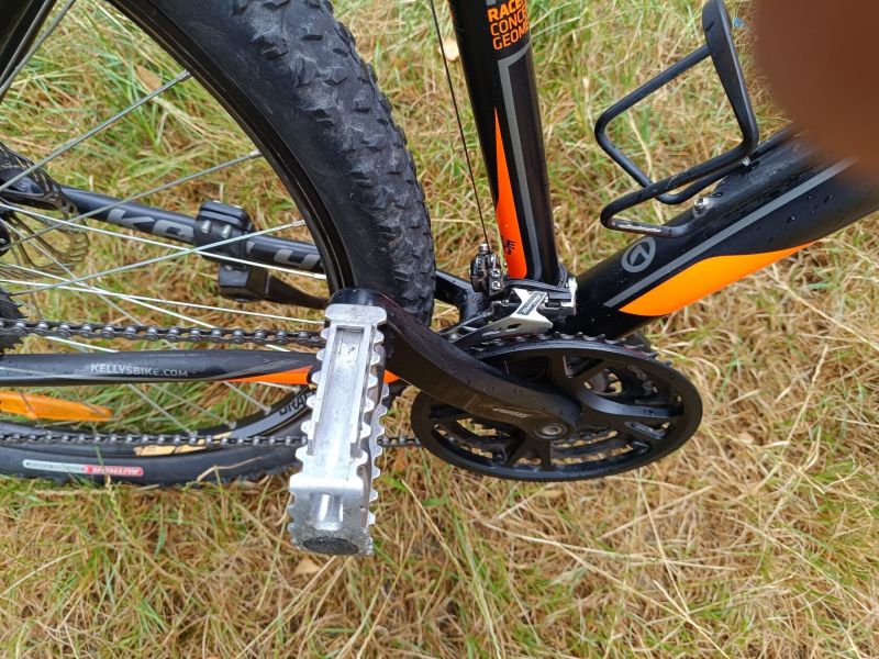 Kellys Viper 30 vel. 17,5ˇ Black/orange, 3x8 , mech.diskové brzdy -velmi dobrý stav 