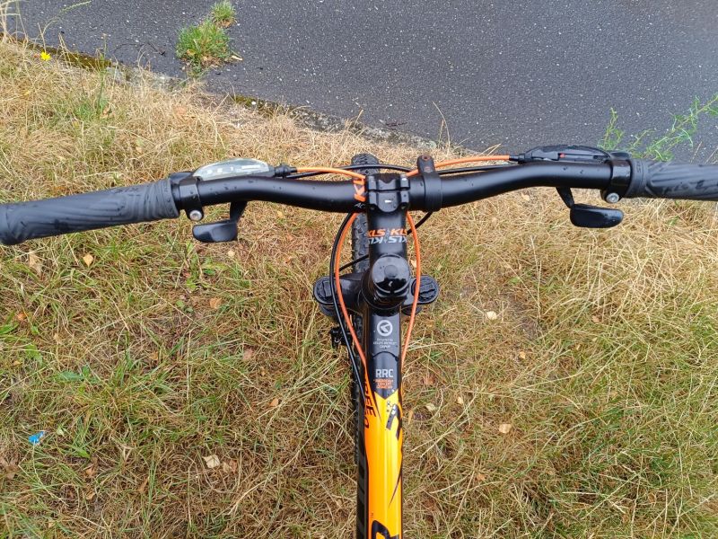Kellys Viper 30 vel. 17,5ˇ Black/orange, 3x8 , mech.diskové brzdy -velmi dobrý stav 