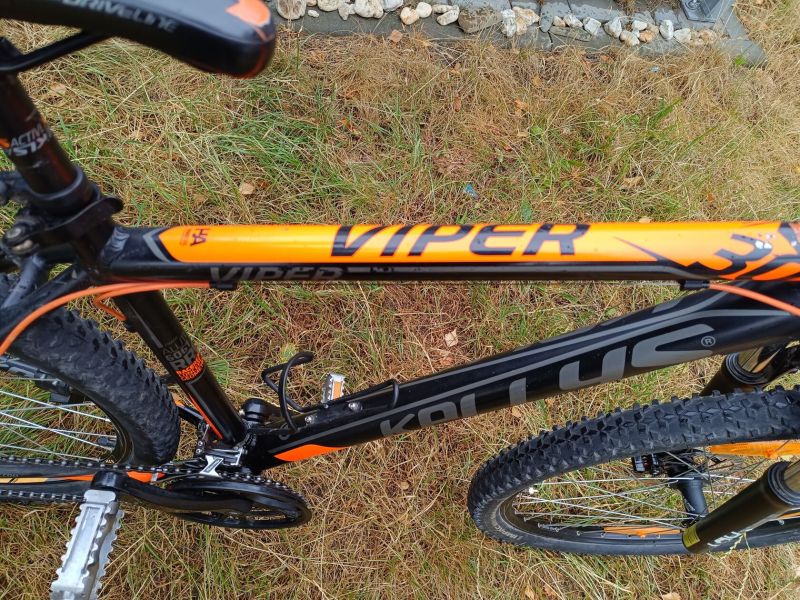 Kellys Viper 30 vel. 17,5ˇ Black/orange, 3x8 , mech.diskové brzdy -velmi dobrý stav 