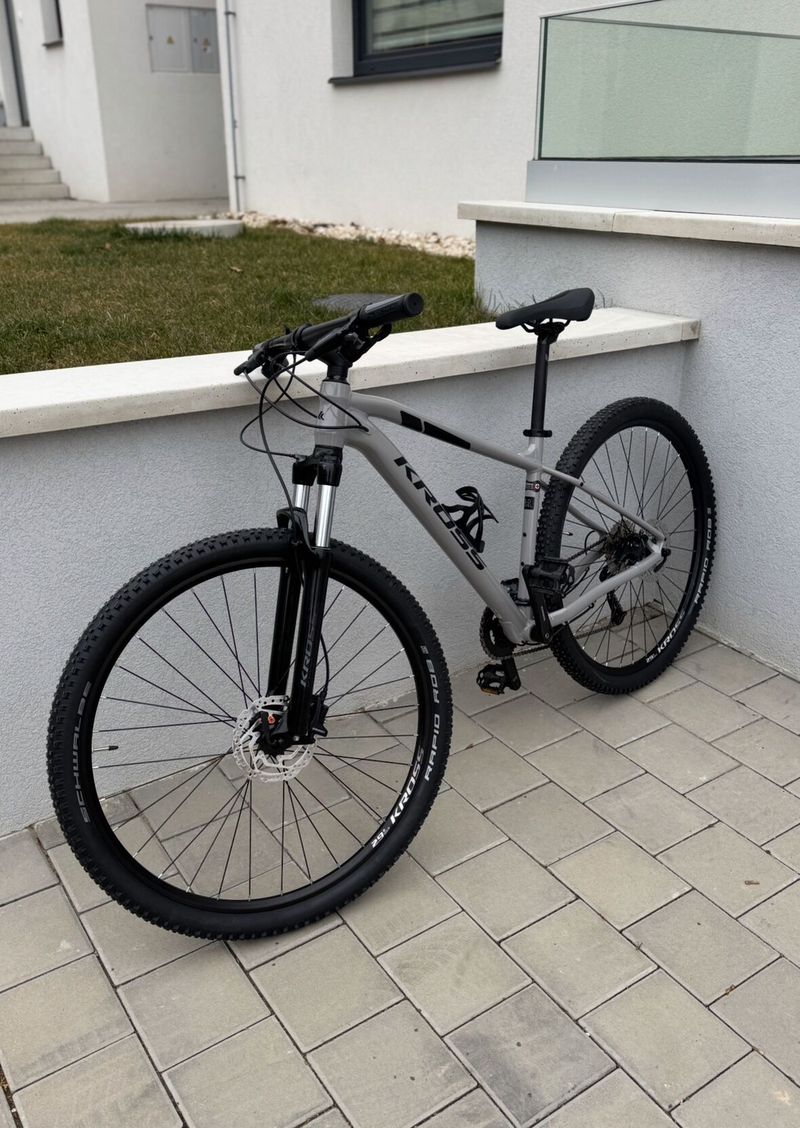 Horské kolo Kross Level 3.0. Šedá/černá