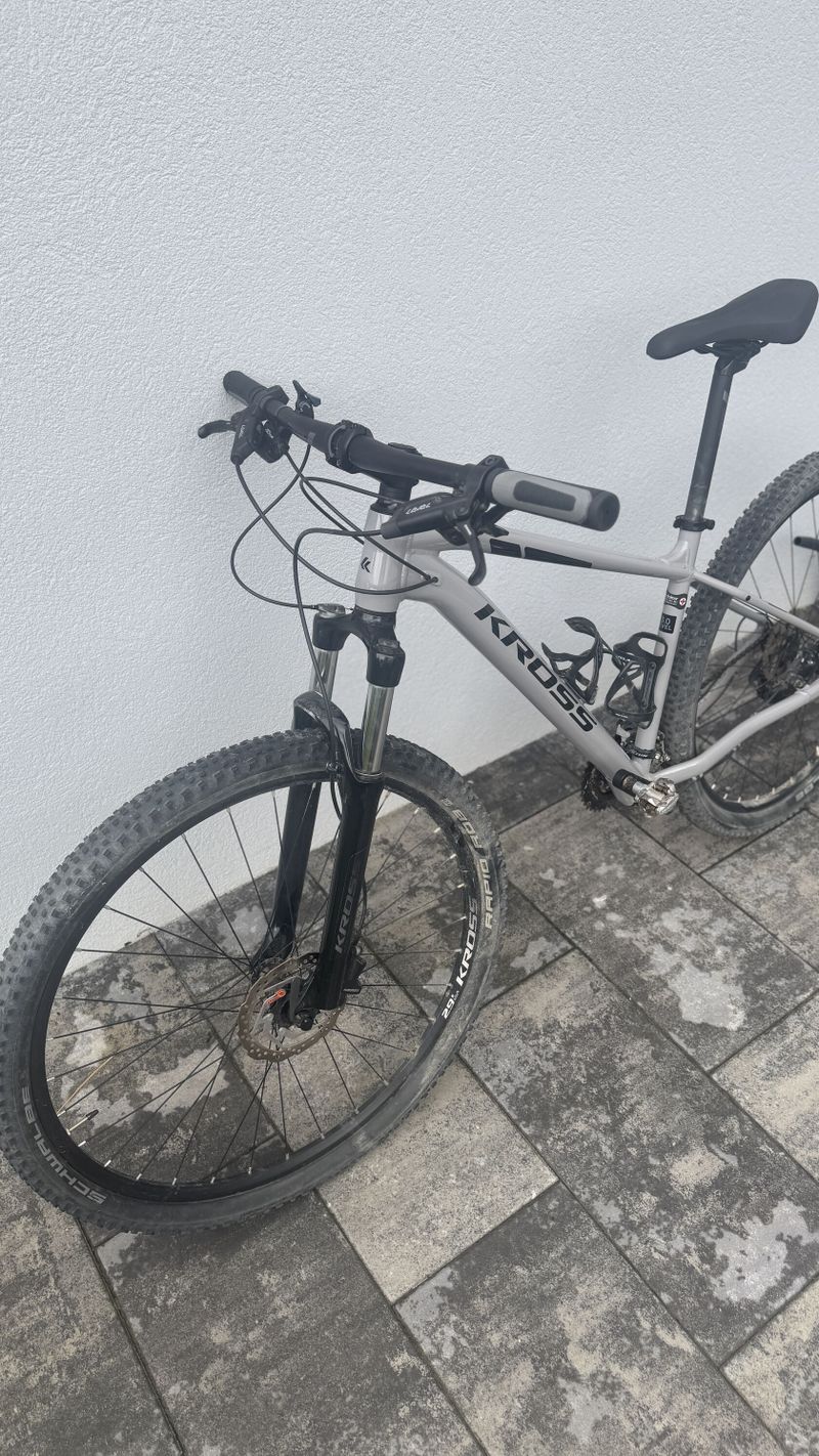 Horské kolo Kross Level 3.0. Šedá/černá