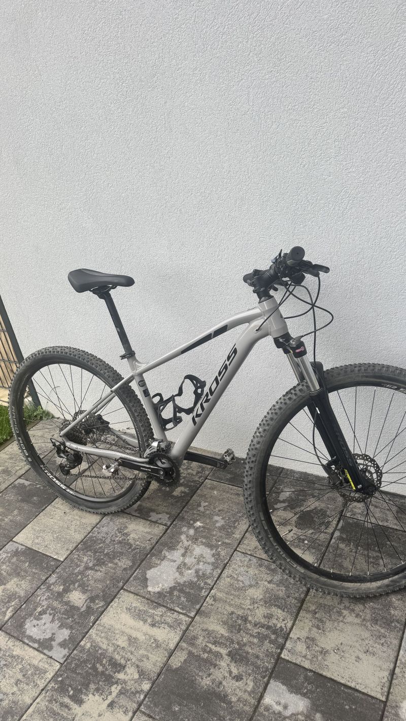 Horské kolo Kross Level 3.0. Šedá/černá