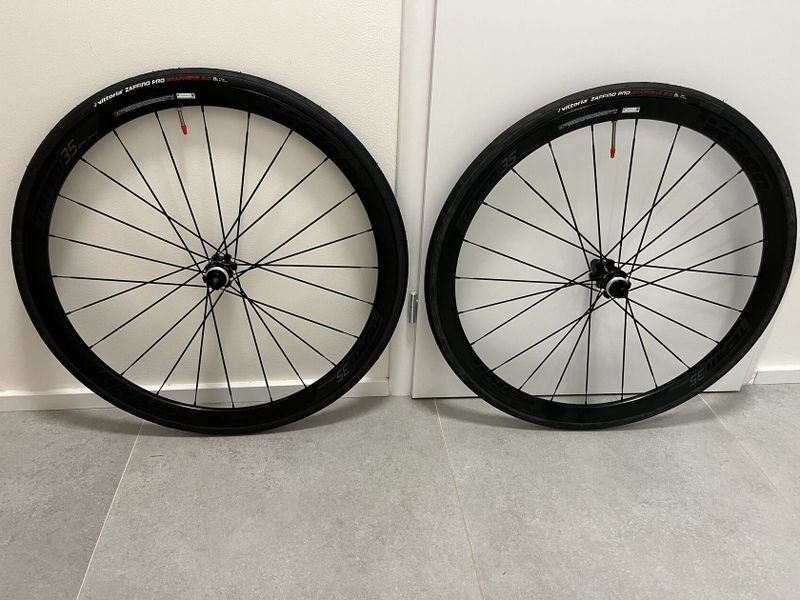 Vision Team 35 disc Sram XDR centerlock zapletená kola 