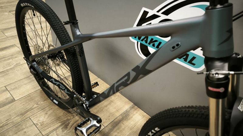 MRX Discus 29 ER25 Deore 1x12 2025 stříbrný-chameleon M