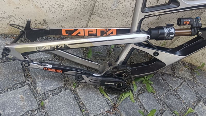 karbonová rámová sada YT CAPRA CF Pro Race Enduro Virtual 4 Link vel.L s tlumičem FOX Float X2