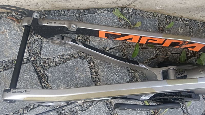 karbonová rámová sada YT CAPRA CF Pro Race Enduro Virtual 4 Link vel.L s tlumičem FOX Float X2