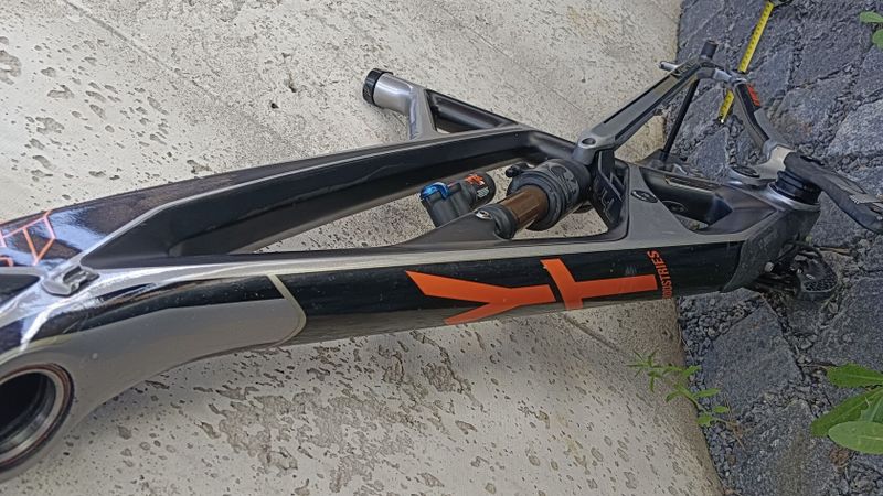karbonová rámová sada YT CAPRA CF Pro Race Enduro Virtual 4 Link vel.L s tlumičem FOX Float X2