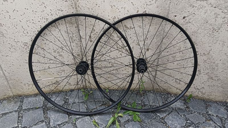 zapletená sada 29 MTB kol MDK 12x142 a 15x110 s HG ořechem