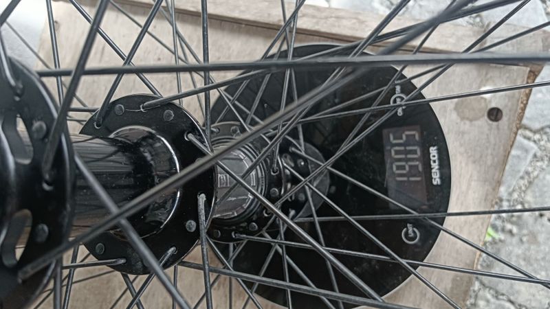 zapletená sada 29 MTB kol MDK 12x142 a 15x110 s HG ořechem