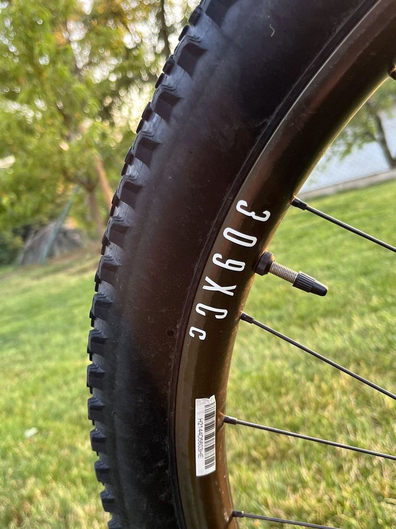 Canyon Lux WC CF7