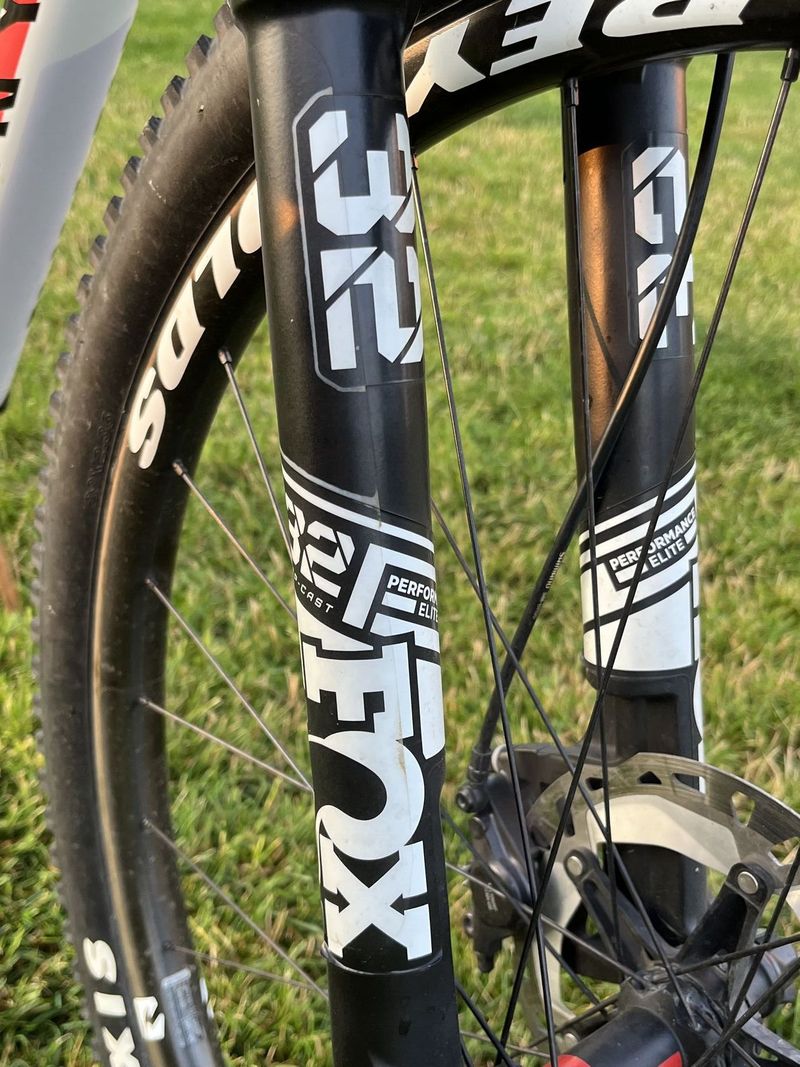 Canyon Lux WC CF7