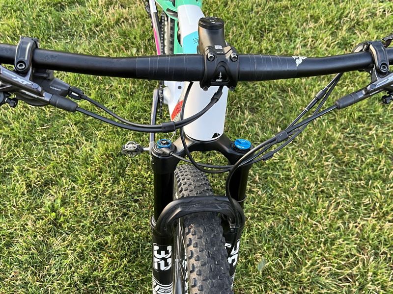 Canyon Lux WC CF7