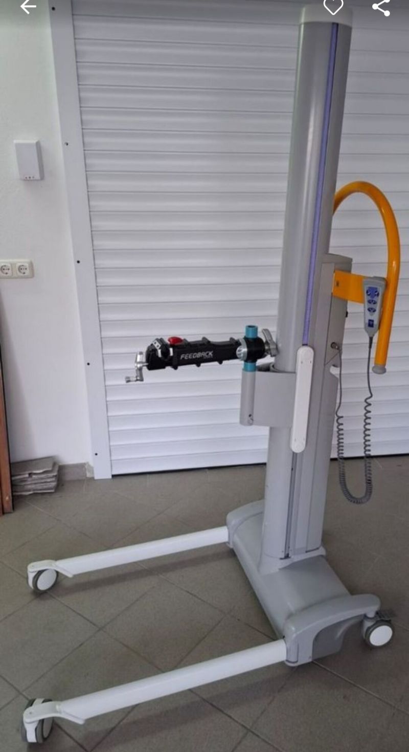 Elektrický montážní stojan na kola