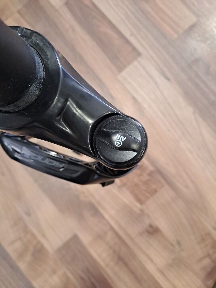 NOVÁ vzduchová vidlice Rock Shox Judy 29er