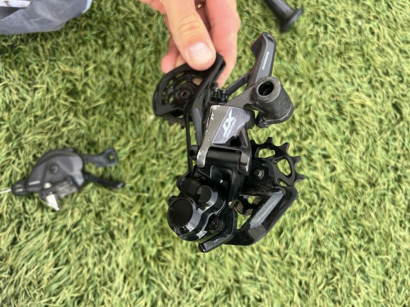Přehazovačka a řazení SHIMANO XT RD-M8100SGS,