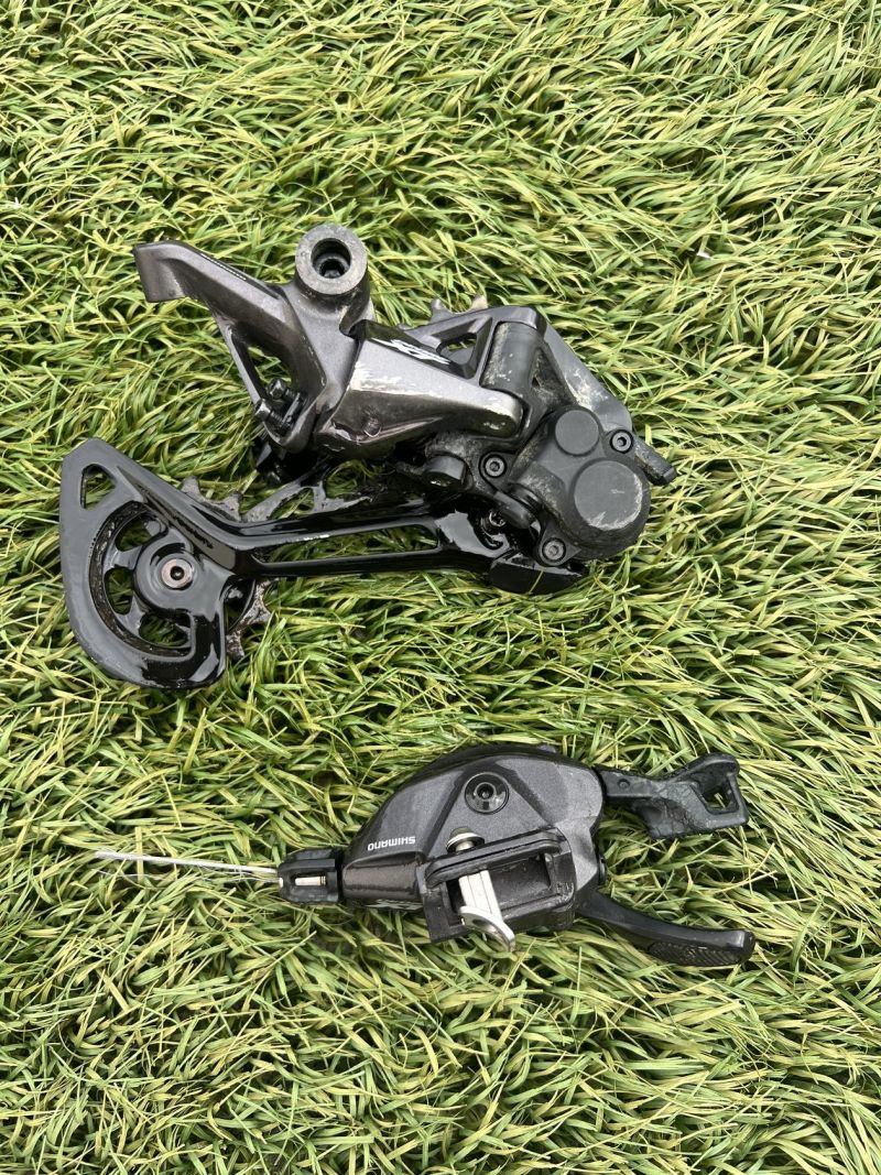 Přehazovačka a řazení SHIMANO XT RD-M8100SGS,